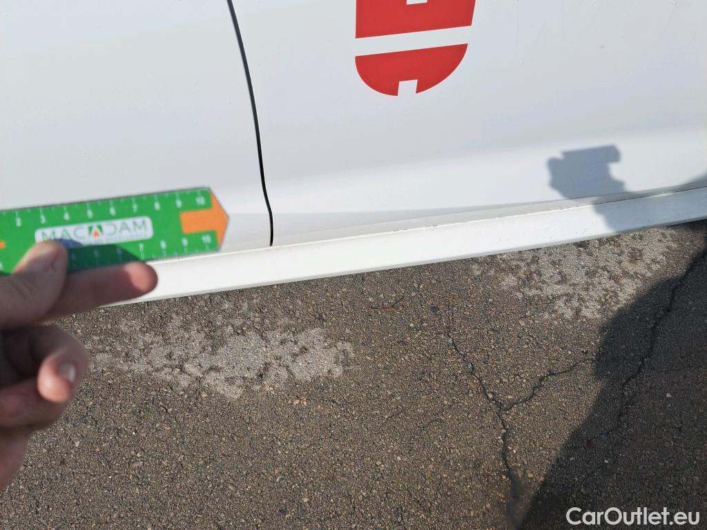  Toyota  Yaris TOYOTA  / 2020 / 5P / berlina con portón 1.5 120H Business Plus #34