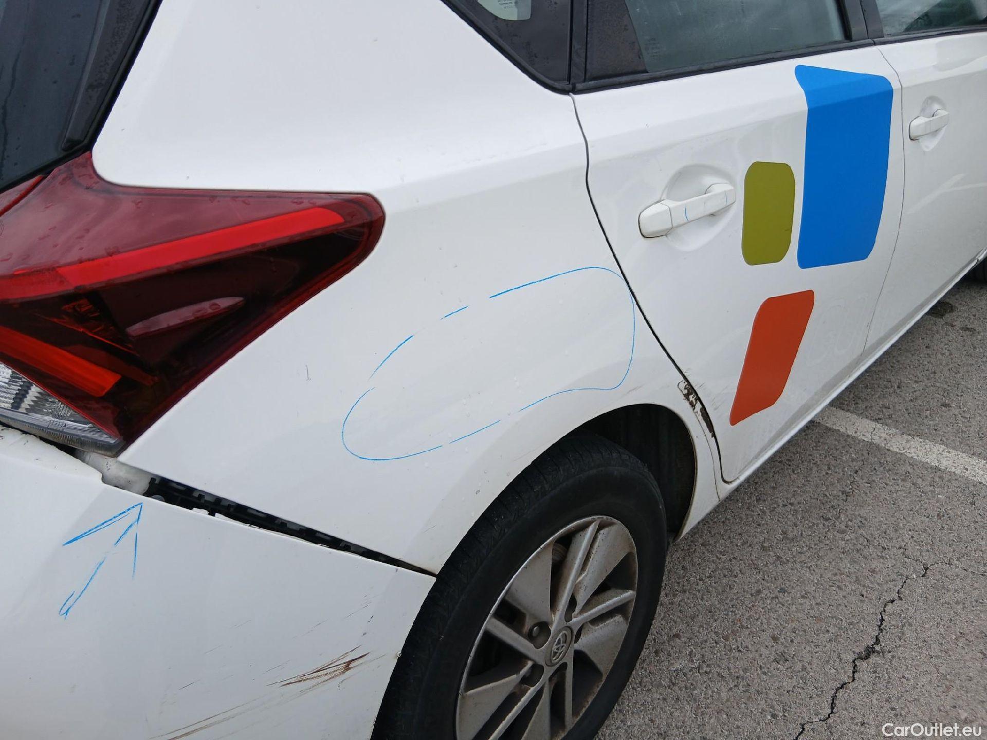  Toyota  Auris TOYOTA  / 2015 / 5P / berlina con portón 1.8 140H Hybrid Business #39