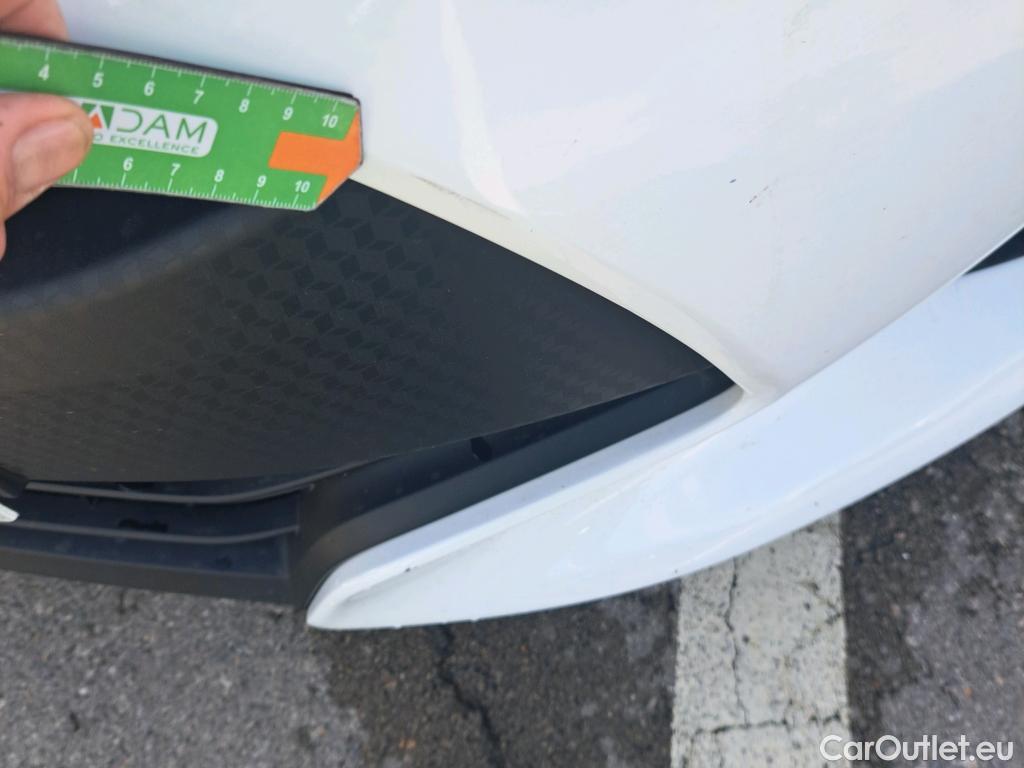  Toyota  Yaris TOYOTA  / 2020 / 5P / berlina con portón 1.5 120H Business Plus #31