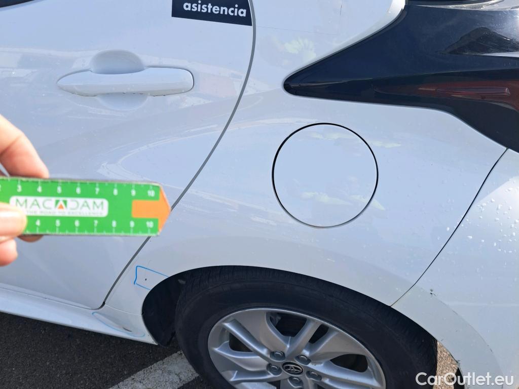  Toyota  Yaris TOYOTA  / 2020 / 5P / berlina con portón 1.5 120H Business Plus #18