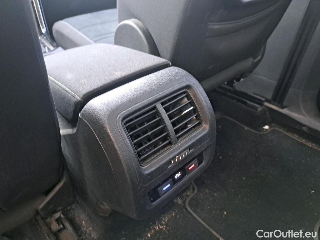  Volkswagen  Touran VOLKSWAGEN  / 2015 / 5P / monovolumen compacto Sport 2.0 TDI 110kW (150CV) #7