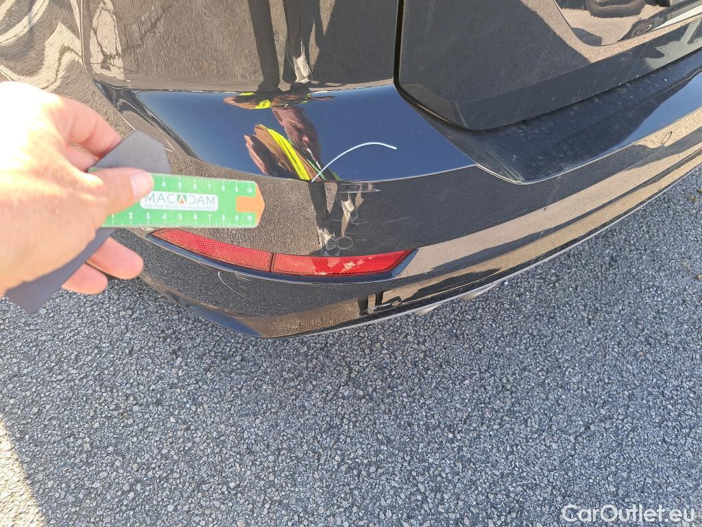  Volkswagen  Touran VOLKSWAGEN  / 2015 / 5P / monovolumen compacto Sport 2.0 TDI 110kW (150CV) #27