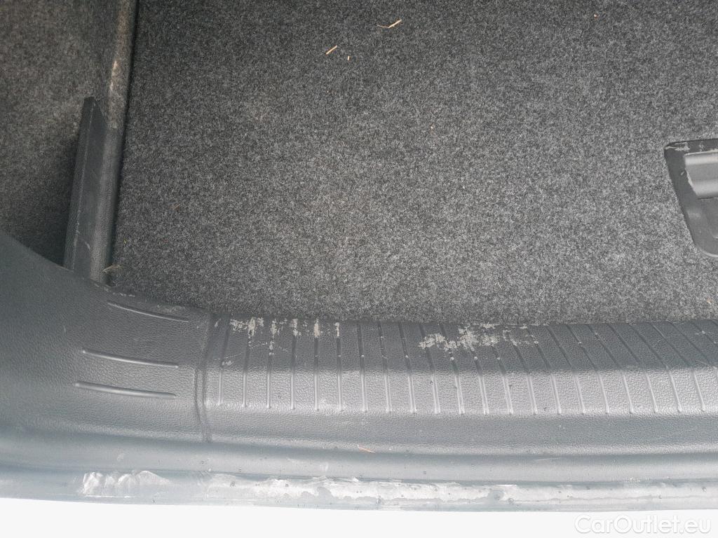  Volkswagen  Polo VOLKSWAGEN  / 2017 / 5P / berlina con portón Advance 1.0 TSI 70kW (95CV) #15