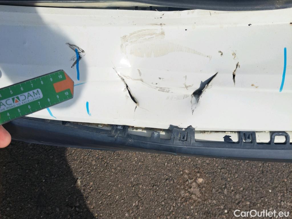  Toyota  Yaris TOYOTA  / 2020 / 5P / berlina con portón 1.5 120H Business Plus #4