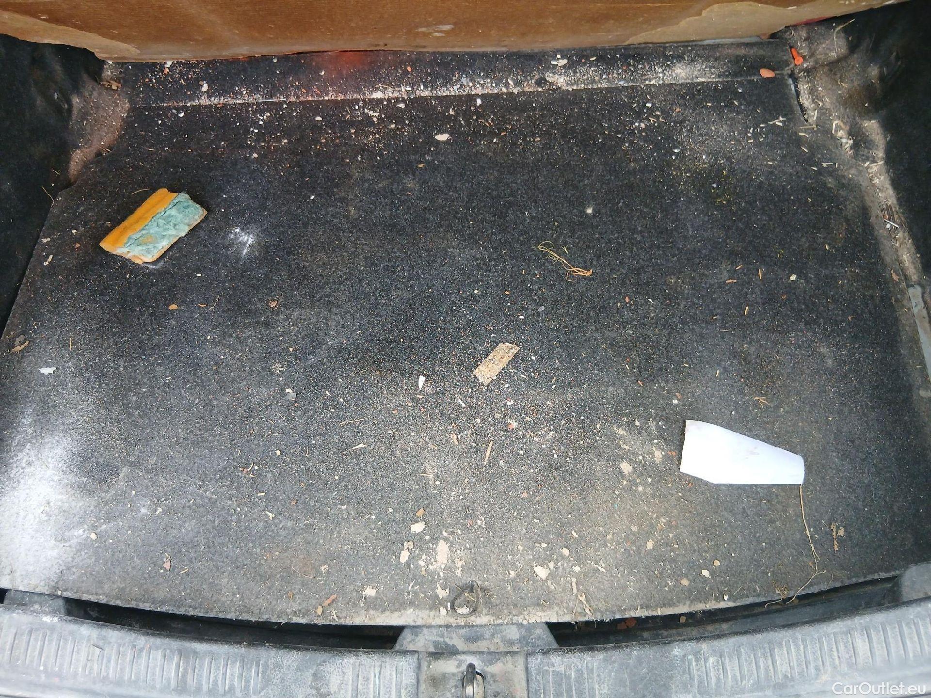  Toyota  Auris TOYOTA  / 2015 / 5P / berlina con portón 1.8 140H Hybrid Business #26