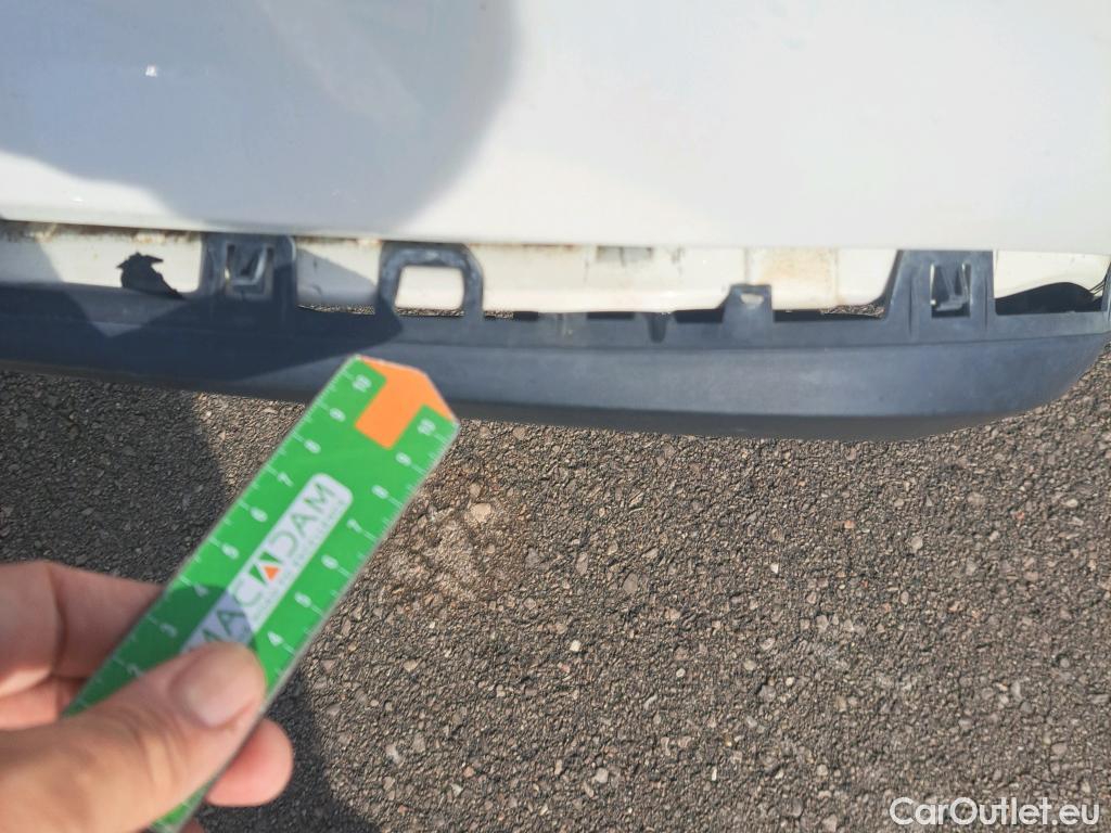  Toyota  Yaris TOYOTA  / 2020 / 5P / berlina con portón 1.5 120H Business Plus #8