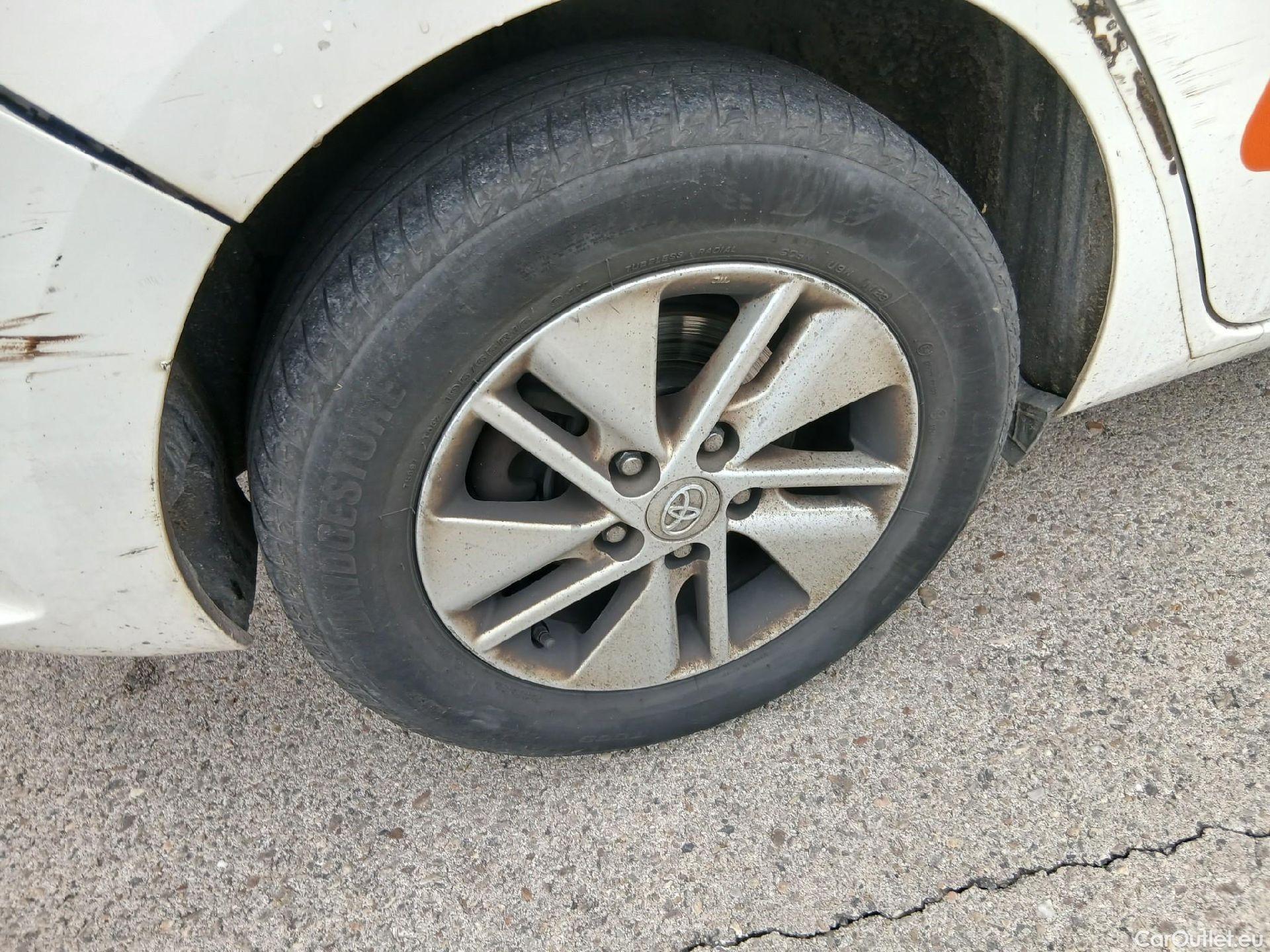  Toyota  Auris TOYOTA  / 2015 / 5P / berlina con portón 1.8 140H Hybrid Business #41