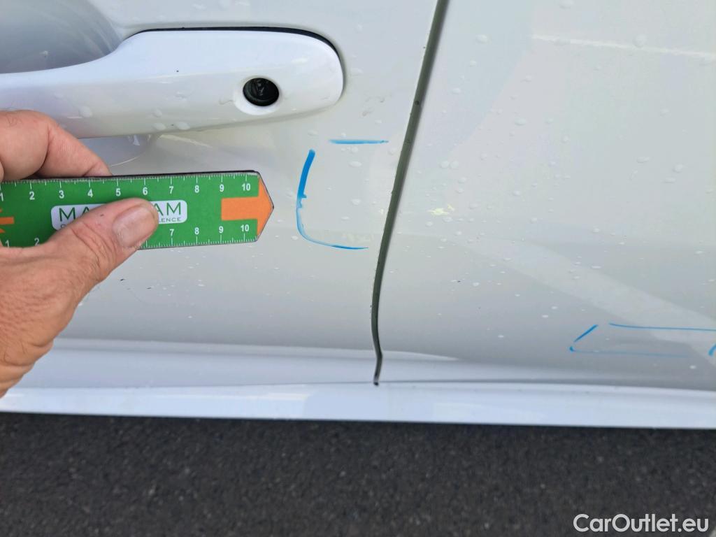  Toyota  Yaris TOYOTA  / 2020 / 5P / berlina con portón 1.5 120H Business Plus #17