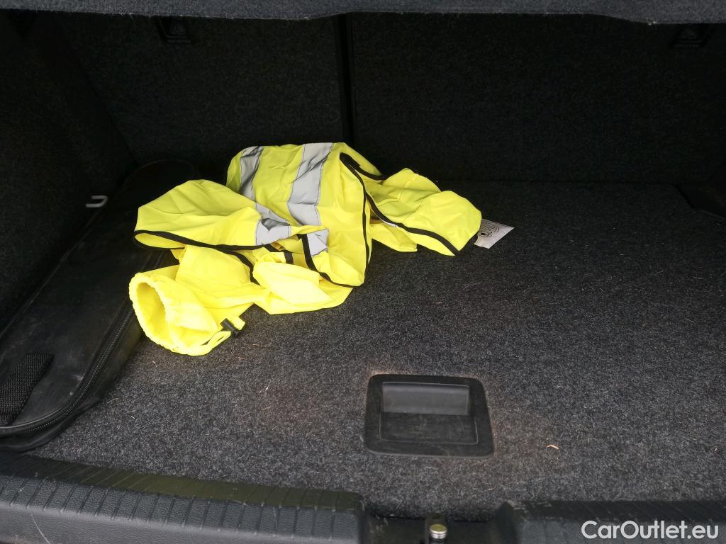  Volkswagen  Polo VOLKSWAGEN  / 2017 / 5P / berlina con portón Advance 1.0 TSI 70kW (95CV) #17