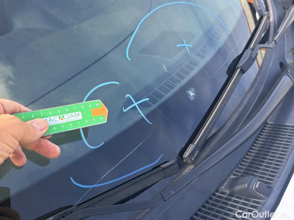  Toyota  Yaris TOYOTA  / 2020 / 5P / berlina con portón 1.5 120H Business Plus #2