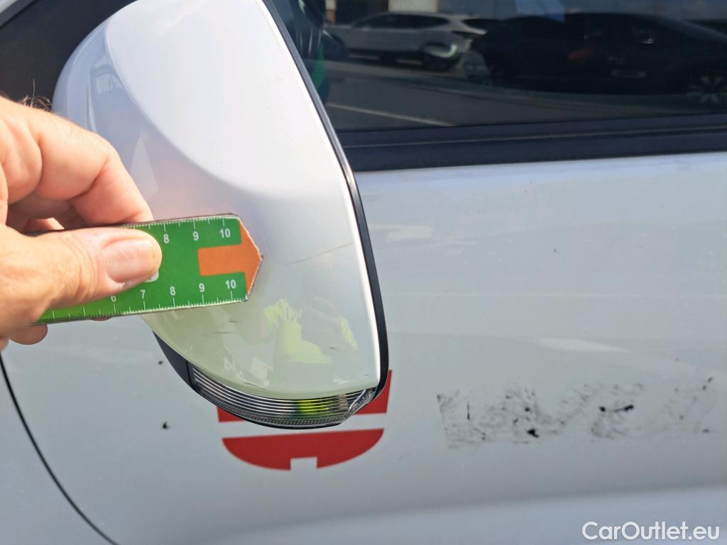  Toyota  Yaris TOYOTA  / 2020 / 5P / berlina con portón 1.5 120H Business Plus #33