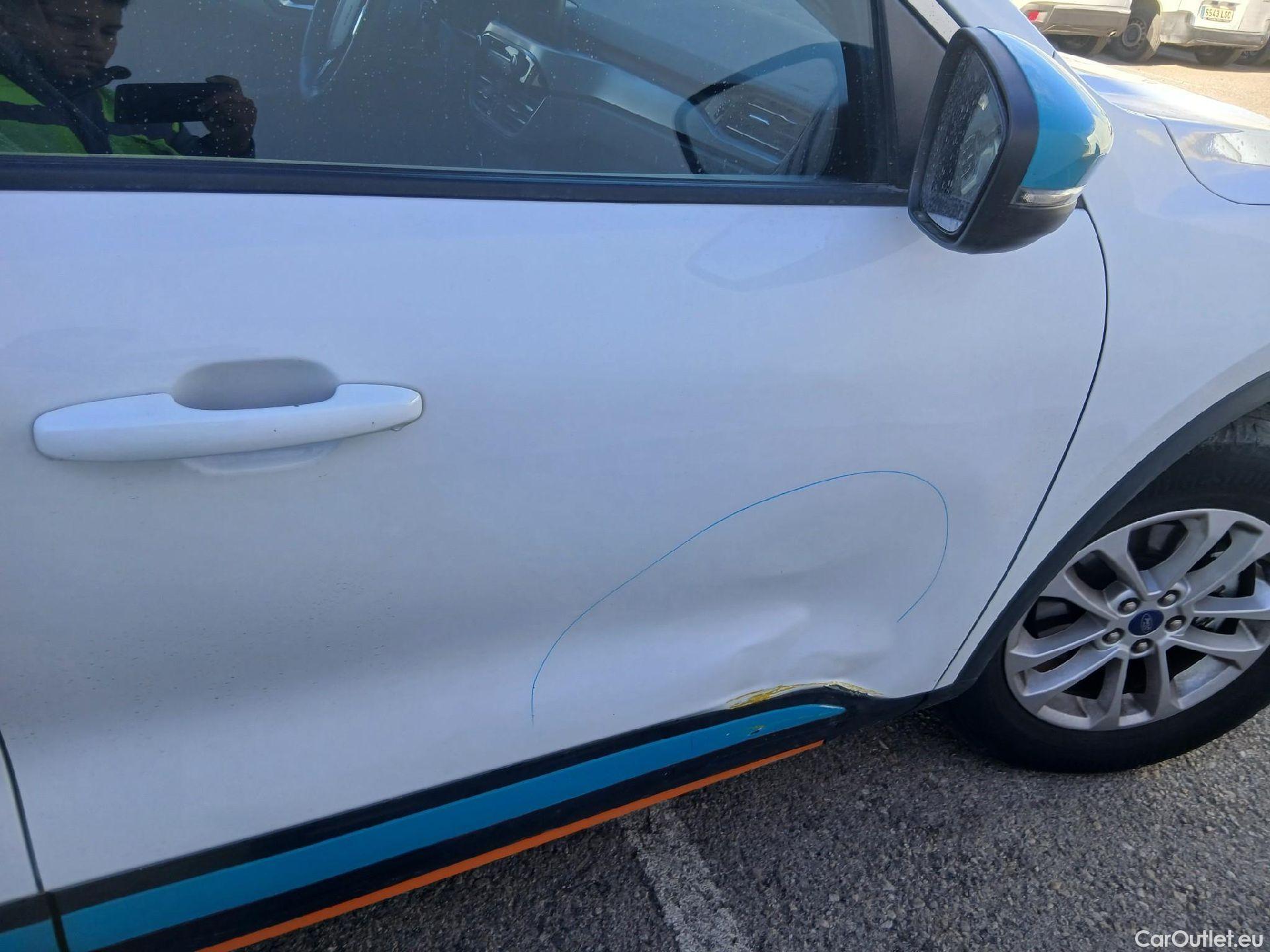  Ford  Kuga FORD  / 2019 / 5P / todoterreno Titanium 2.5 Duratec PHEV 165kW Auto #18