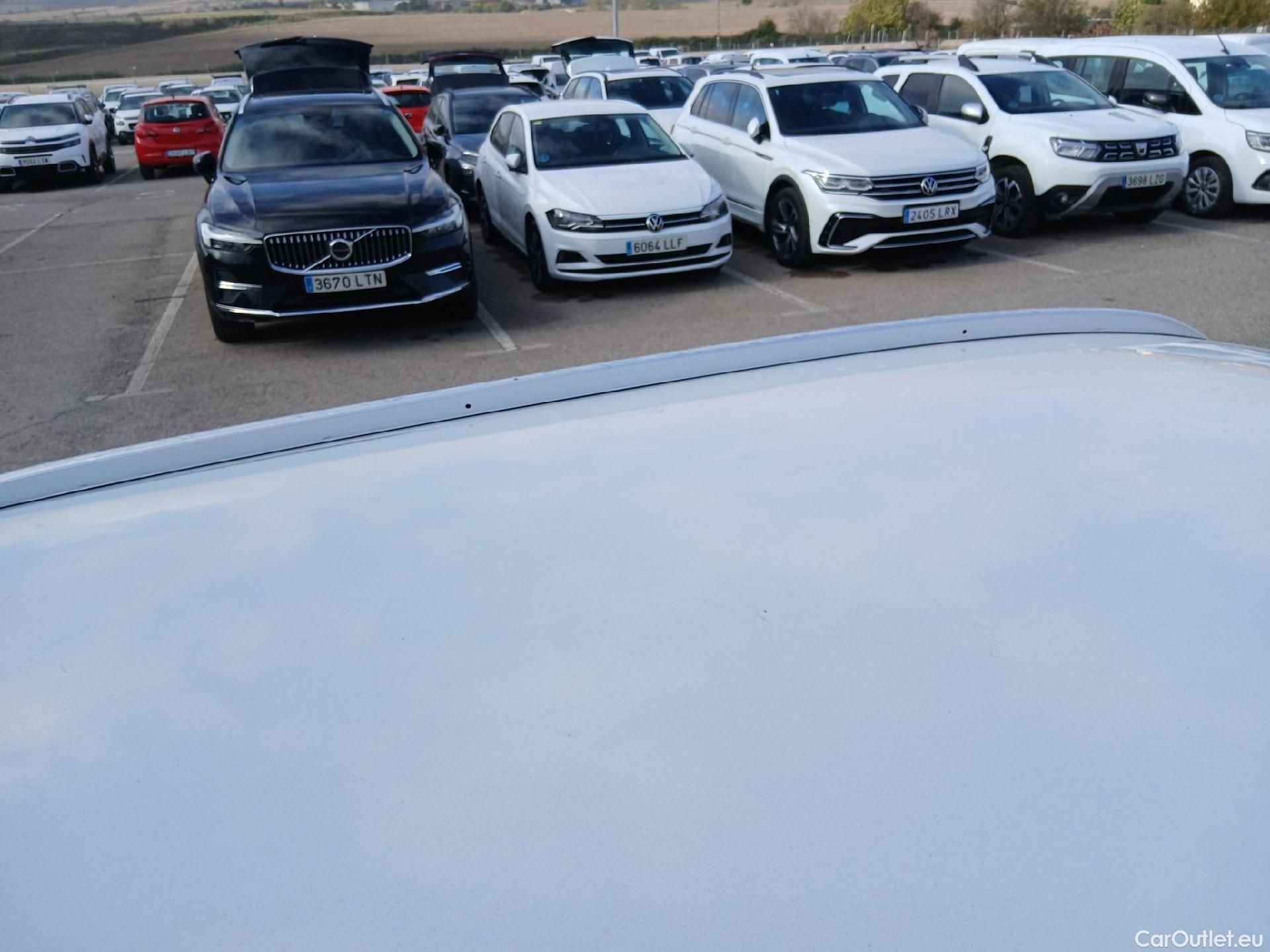  Renault  Megane RENAULT Mégane / 2015 / 5P / familiar S.T. Zen Tce GPF 103 kW (140CV) EDC -18 #12