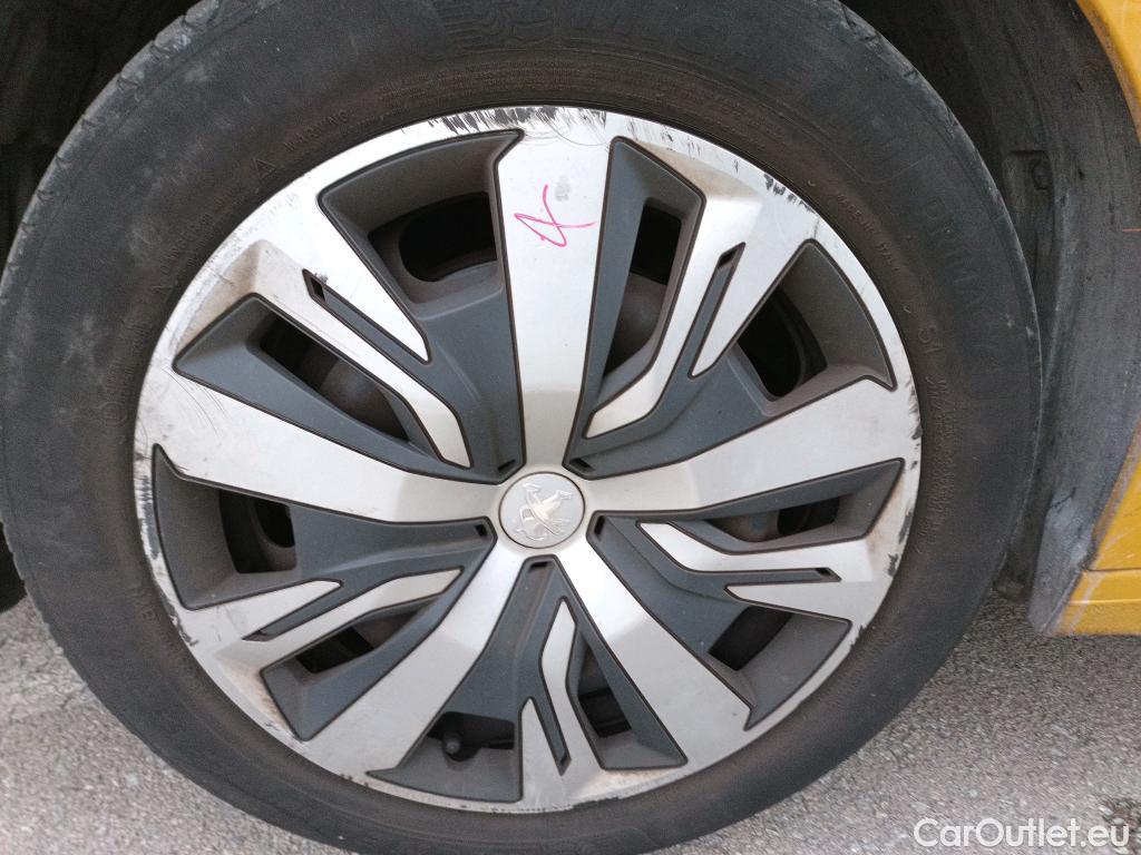  Peugeot  208 PEUGEOT  / 2019 / 5P / berlina con portón PureTech 73kW (100CV) Active #16