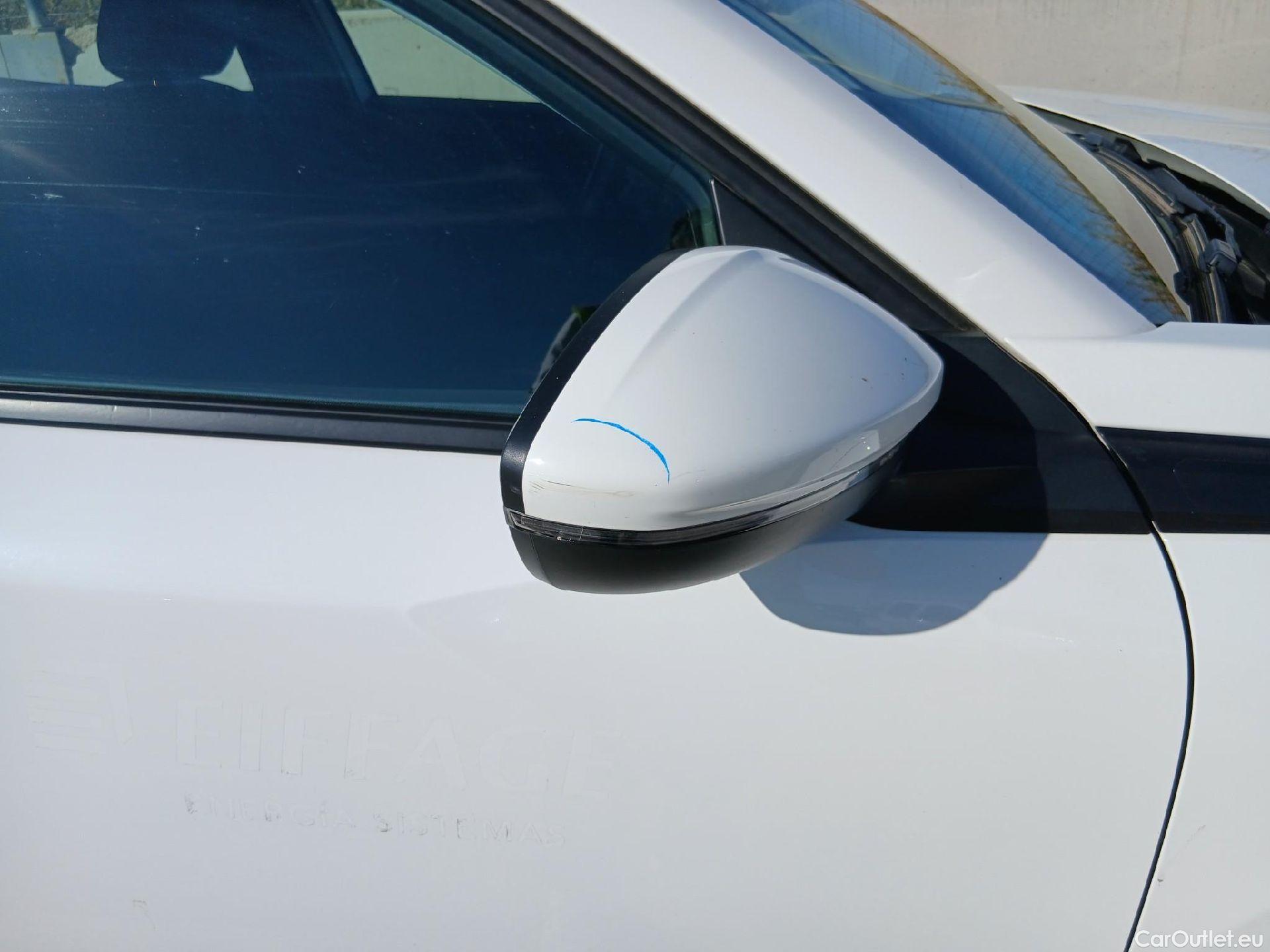  Peugeot  2008 PEUGEOT  / 2019 / 5P / todoterreno Active BlueHDI 81kW (110CV) #32