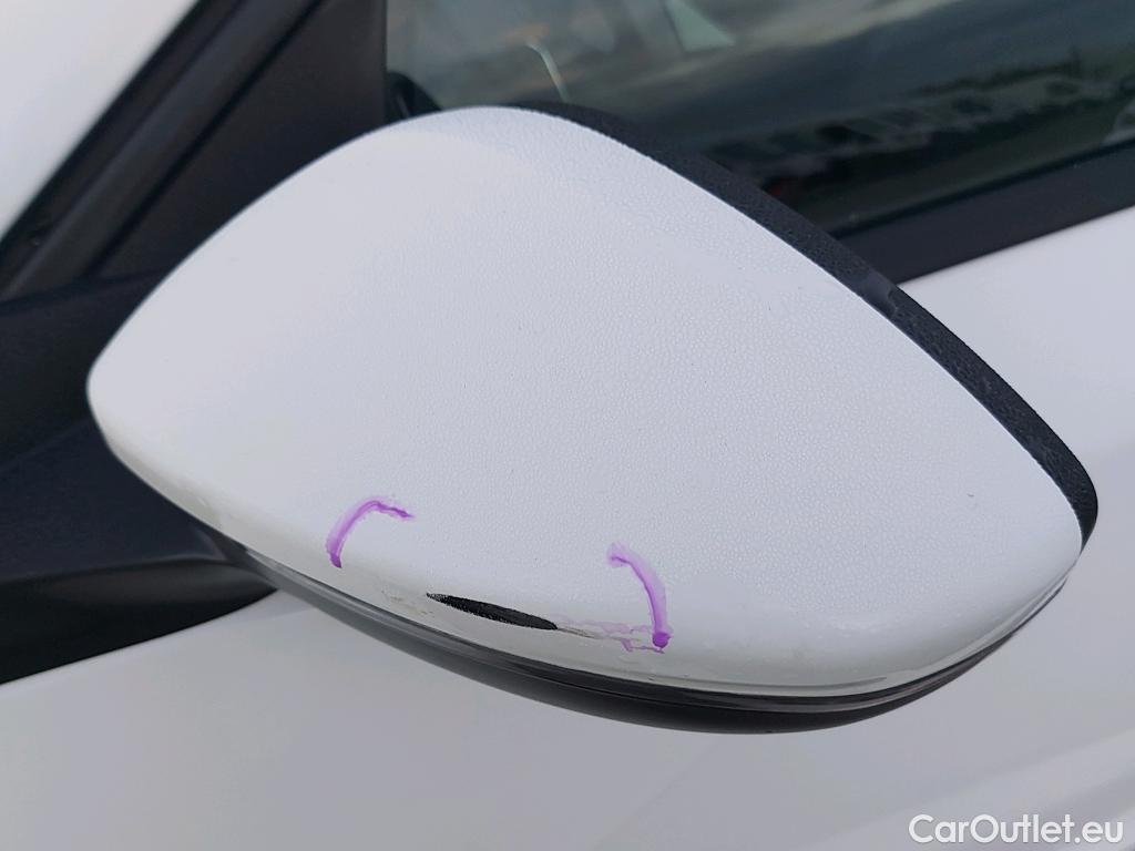  Peugeot  2008 PEUGEOT  / 2019 / 5P / todoterreno Allure Pack Puretech 130 S&S EAT8 (AC) #35