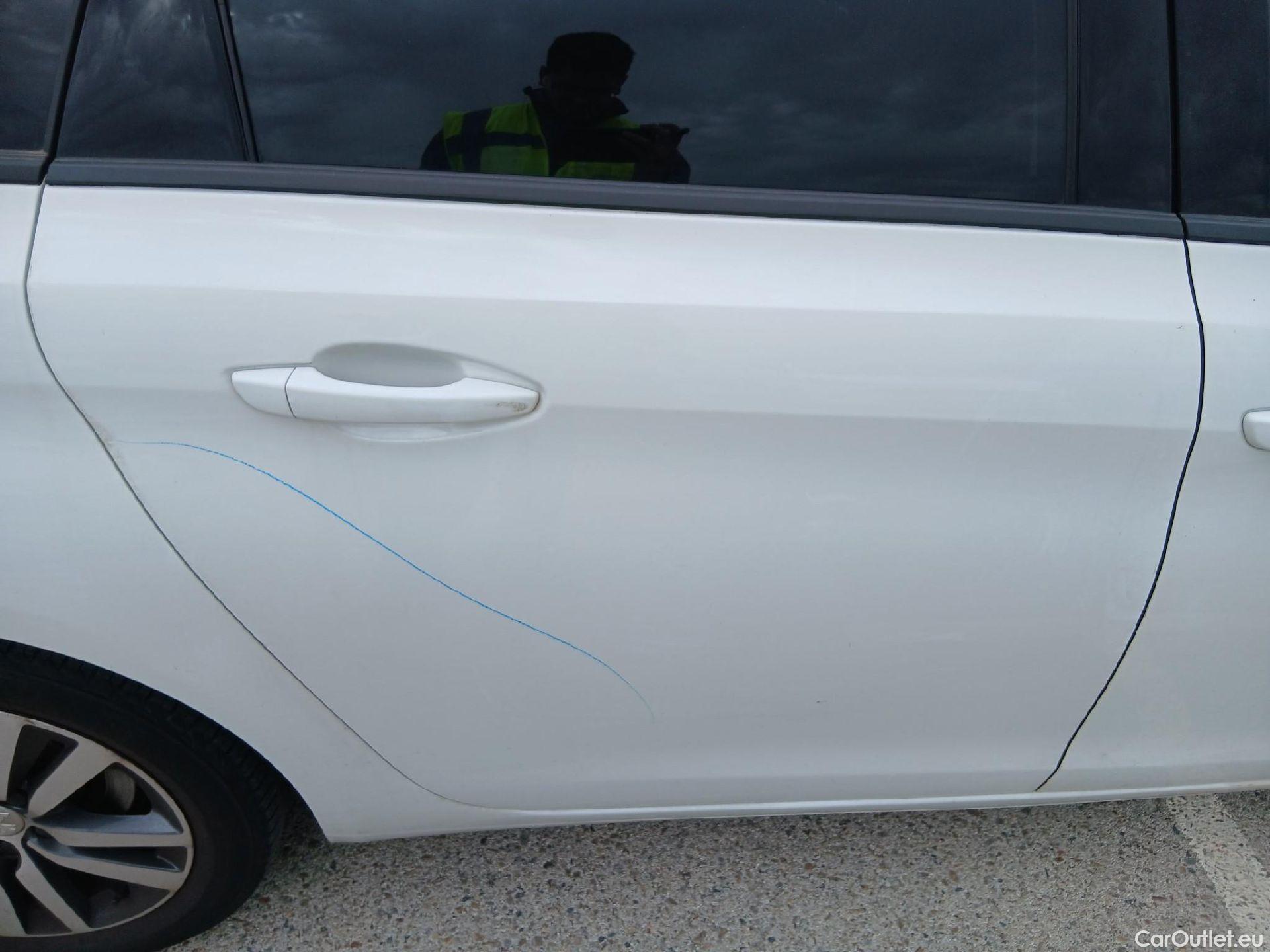  Peugeot  308 PEUGEOT  / 2017 / 5P / familiar SW Style BlueHDi 130 S&S #18