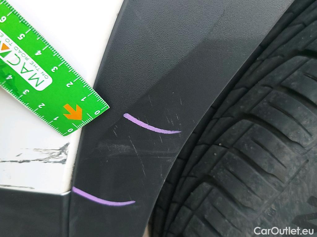  Peugeot  2008 PEUGEOT  / 2019 / 5P / todoterreno Allure Pack Puretech 130 S&S EAT8 (AC) #28