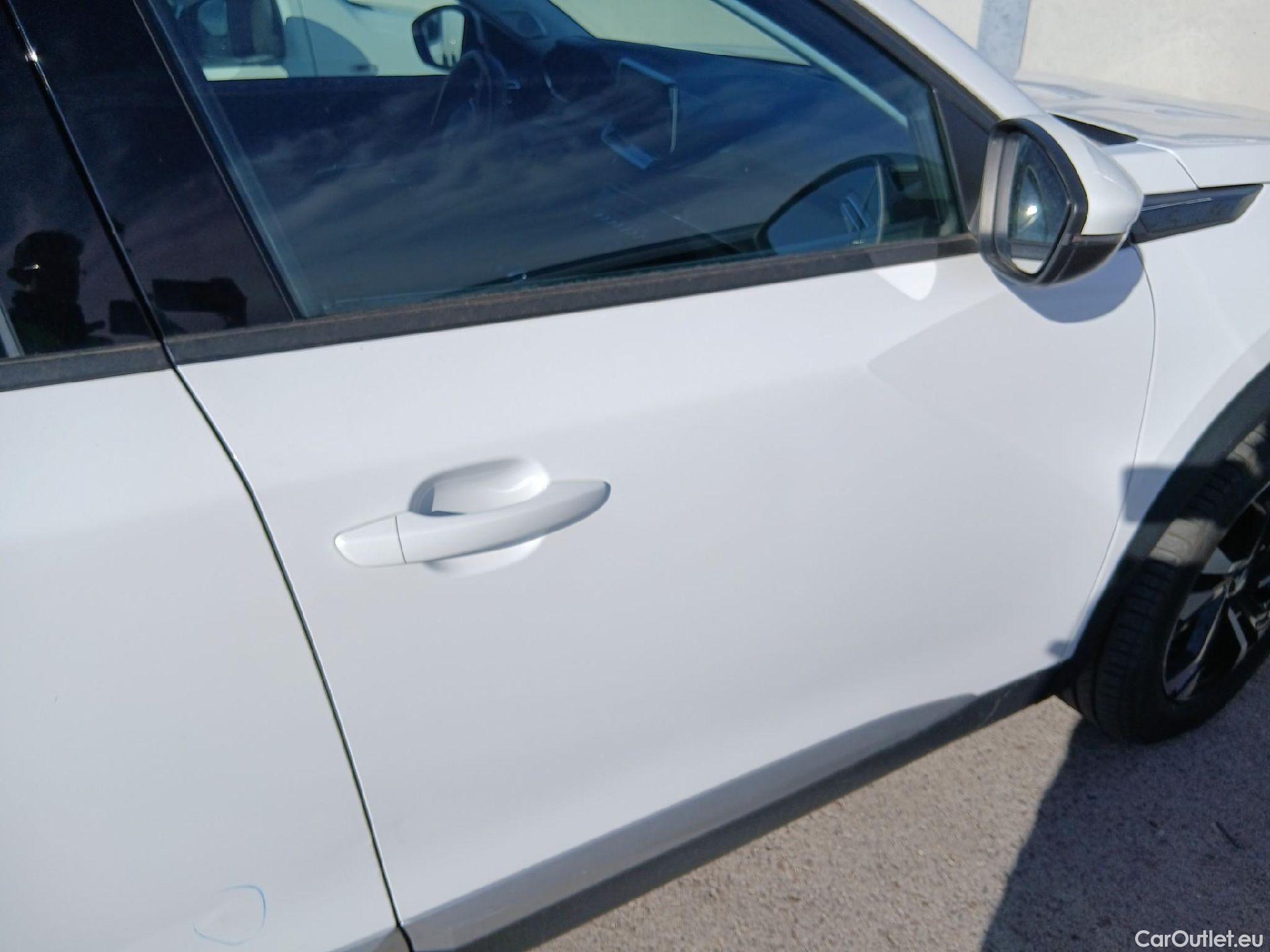  Peugeot  2008 PEUGEOT  / 2019 / 5P / todoterreno Allure Pack BlueHDI 81kW (110CV) (AC) #29