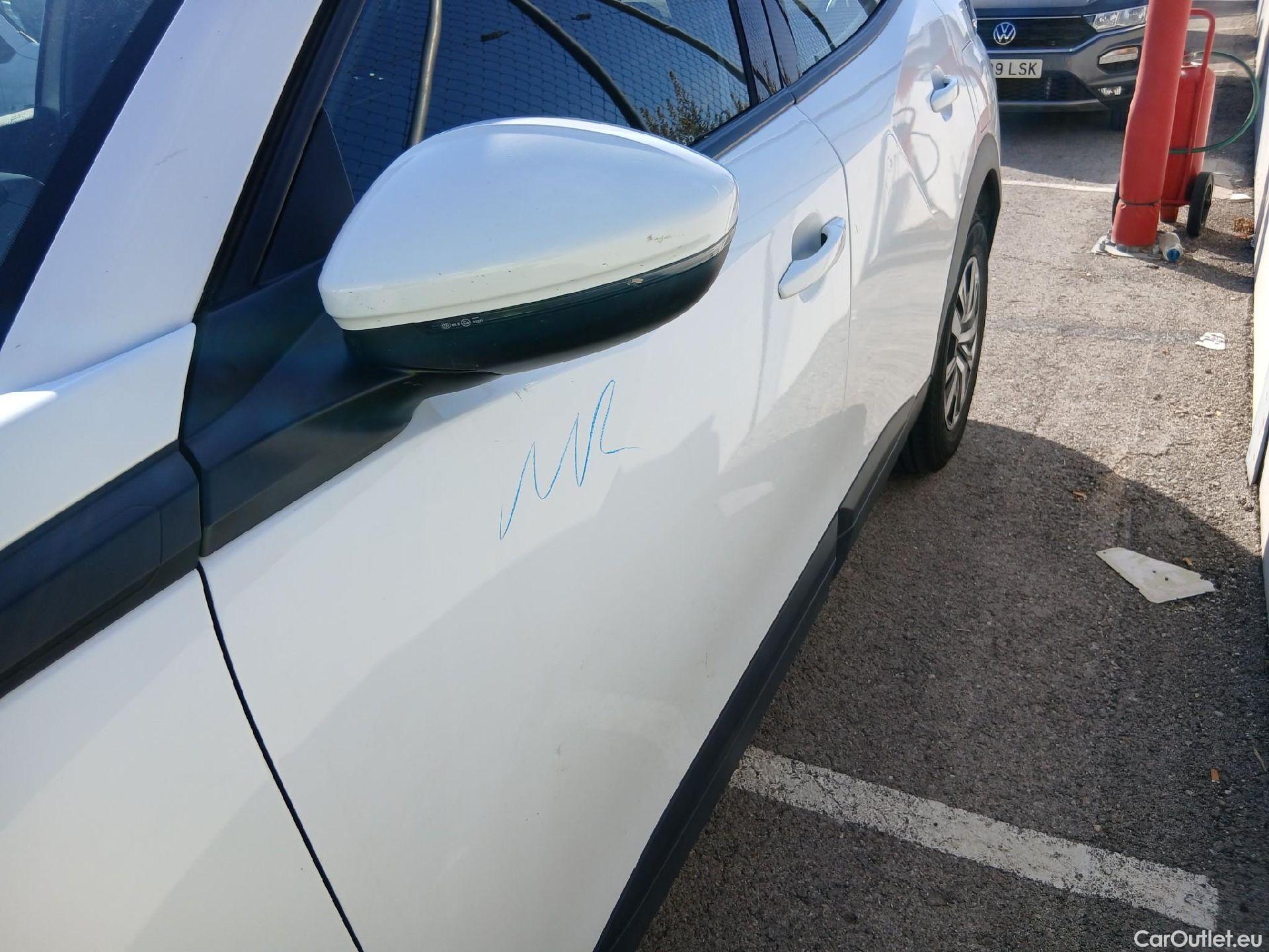  Peugeot  2008 PEUGEOT  / 2019 / 5P / todoterreno Active BlueHDI 81kW (110CV) #11