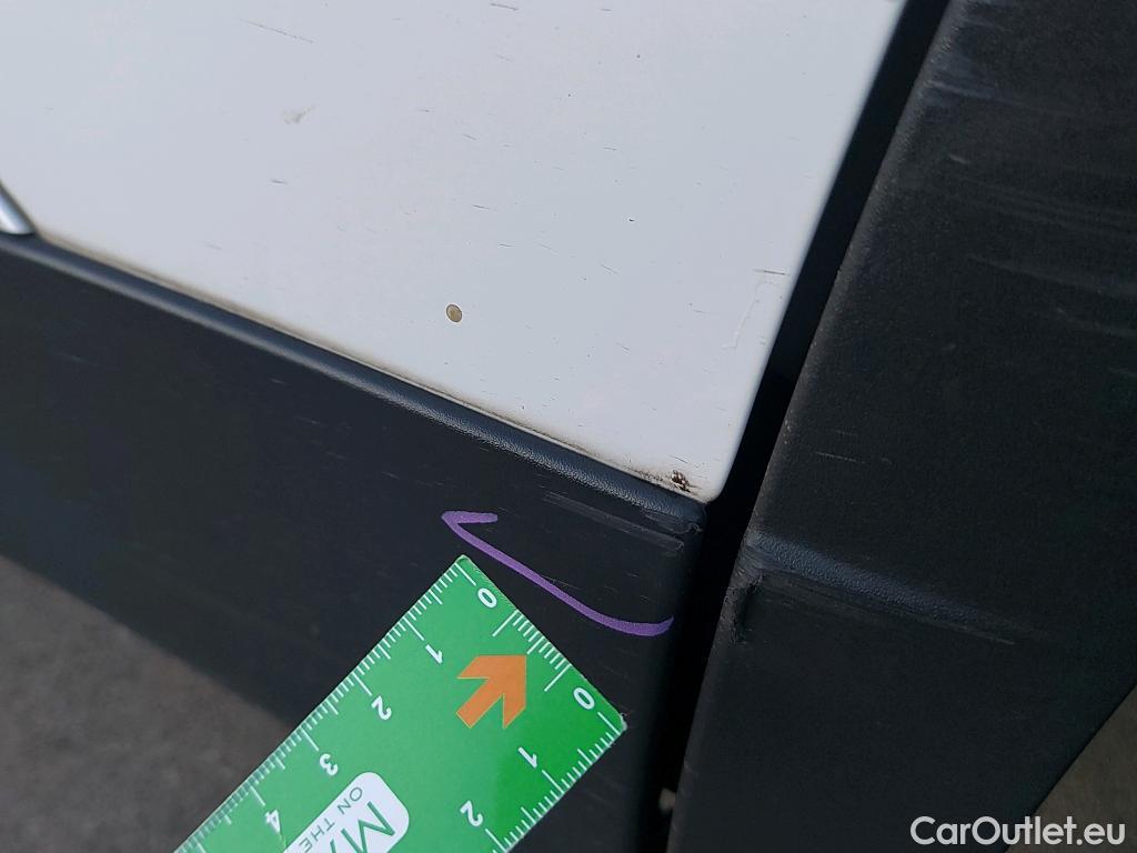  Peugeot  2008 PEUGEOT  / 2019 / 5P / todoterreno Allure Pack Puretech 130 S&S EAT8 (AC) #42