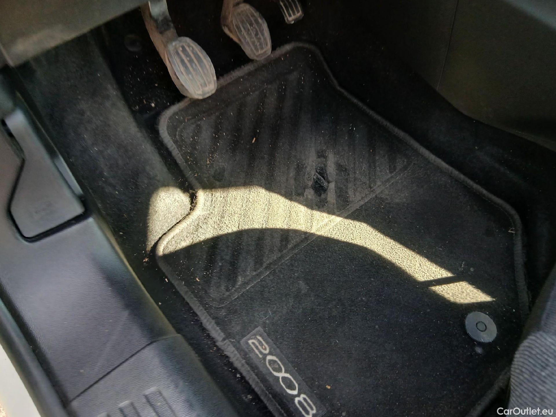  Peugeot  2008 PEUGEOT  / 2019 / 5P / todoterreno Active BlueHDI 81kW (110CV) #15