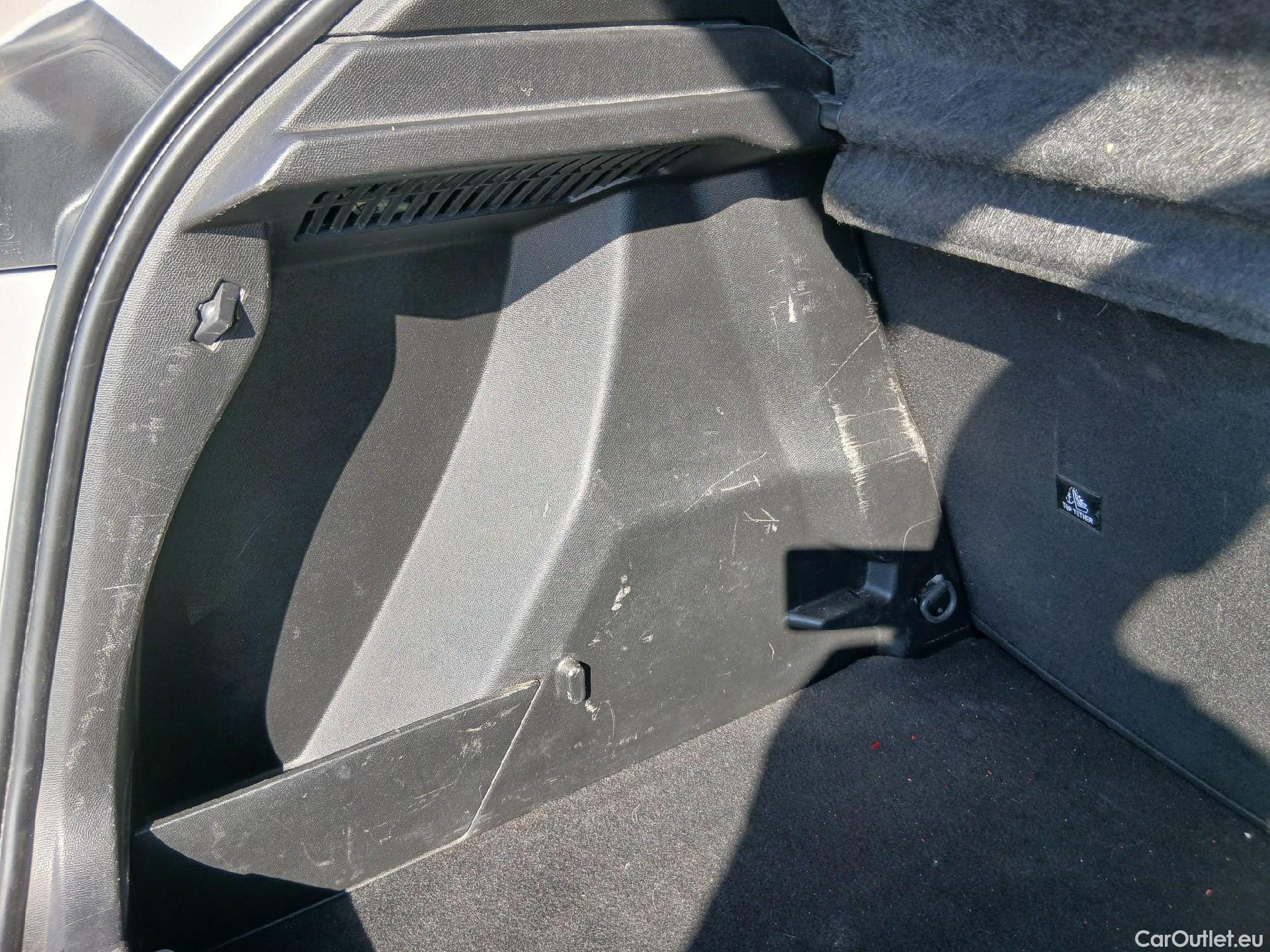  Peugeot  2008 PEUGEOT  / 2019 / 5P / todoterreno Active BlueHDI 81kW (110CV) #43