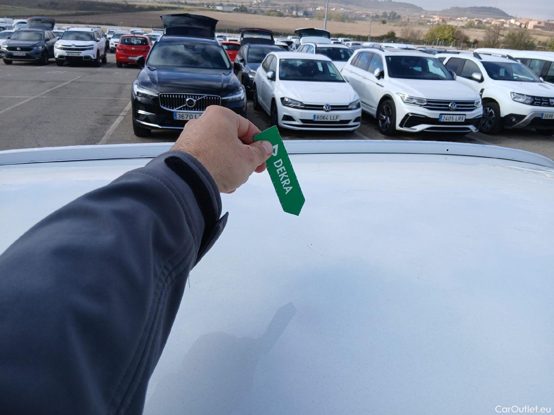  Renault  Megane RENAULT Mégane / 2015 / 5P / familiar S.T. Zen Tce GPF 103 kW (140CV) EDC -18 #11