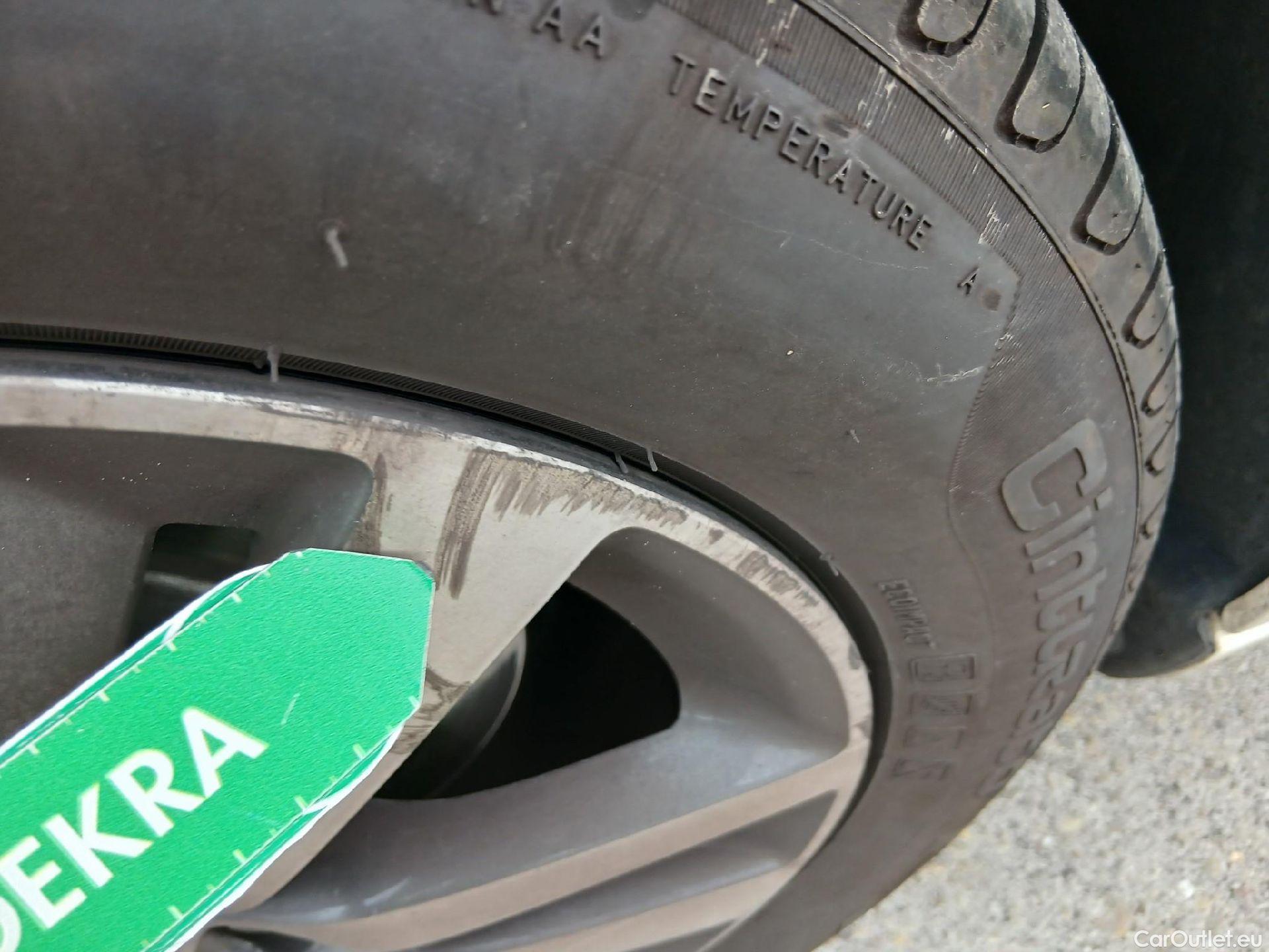  Peugeot  308 PEUGEOT  / 2017 / 5P / familiar SW Style BlueHDi 130 S&S #2