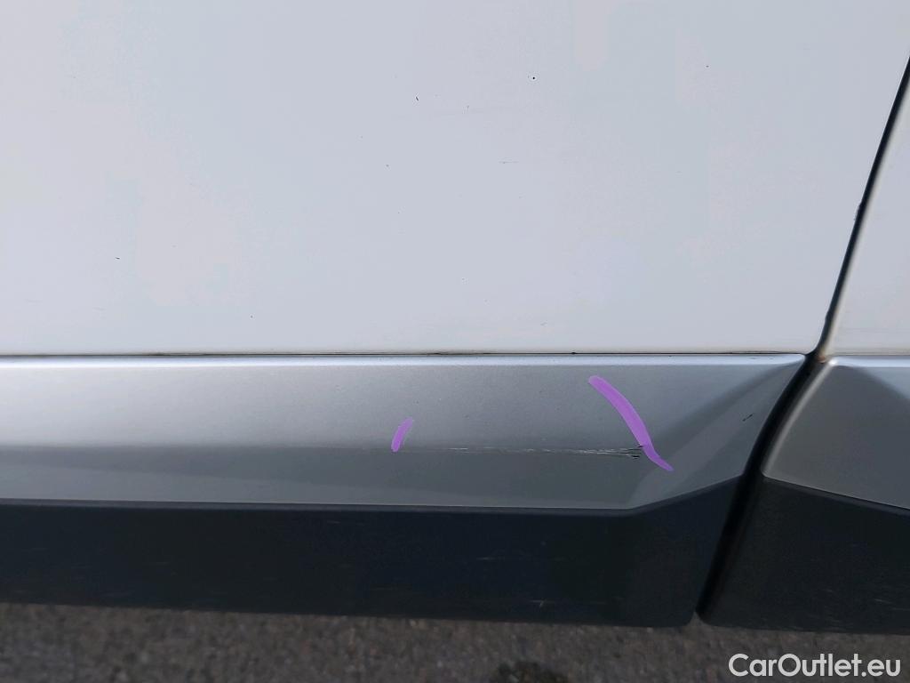  Peugeot  2008 PEUGEOT  / 2019 / 5P / todoterreno Allure Pack Puretech 130 S&S EAT8 (AC) #39