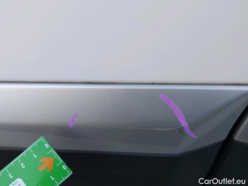  Peugeot  2008 PEUGEOT  / 2019 / 5P / todoterreno Allure Pack Puretech 130 S&S EAT8 (AC) #40