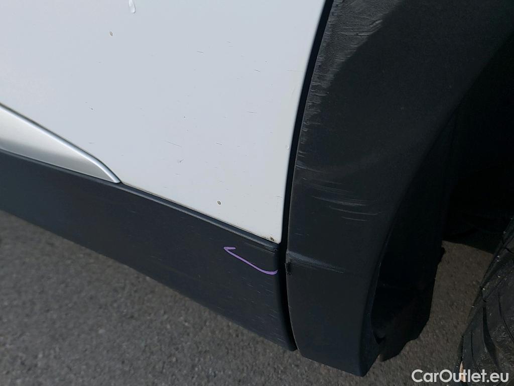  Peugeot  2008 PEUGEOT  / 2019 / 5P / todoterreno Allure Pack Puretech 130 S&S EAT8 (AC) #41