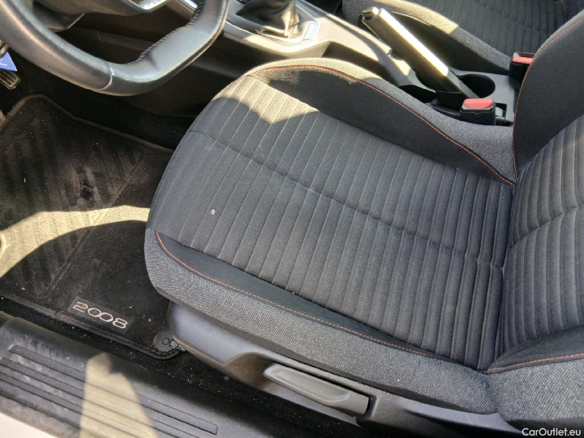  Peugeot  2008 PEUGEOT  / 2019 / 5P / todoterreno Active BlueHDI 81kW (110CV) #17