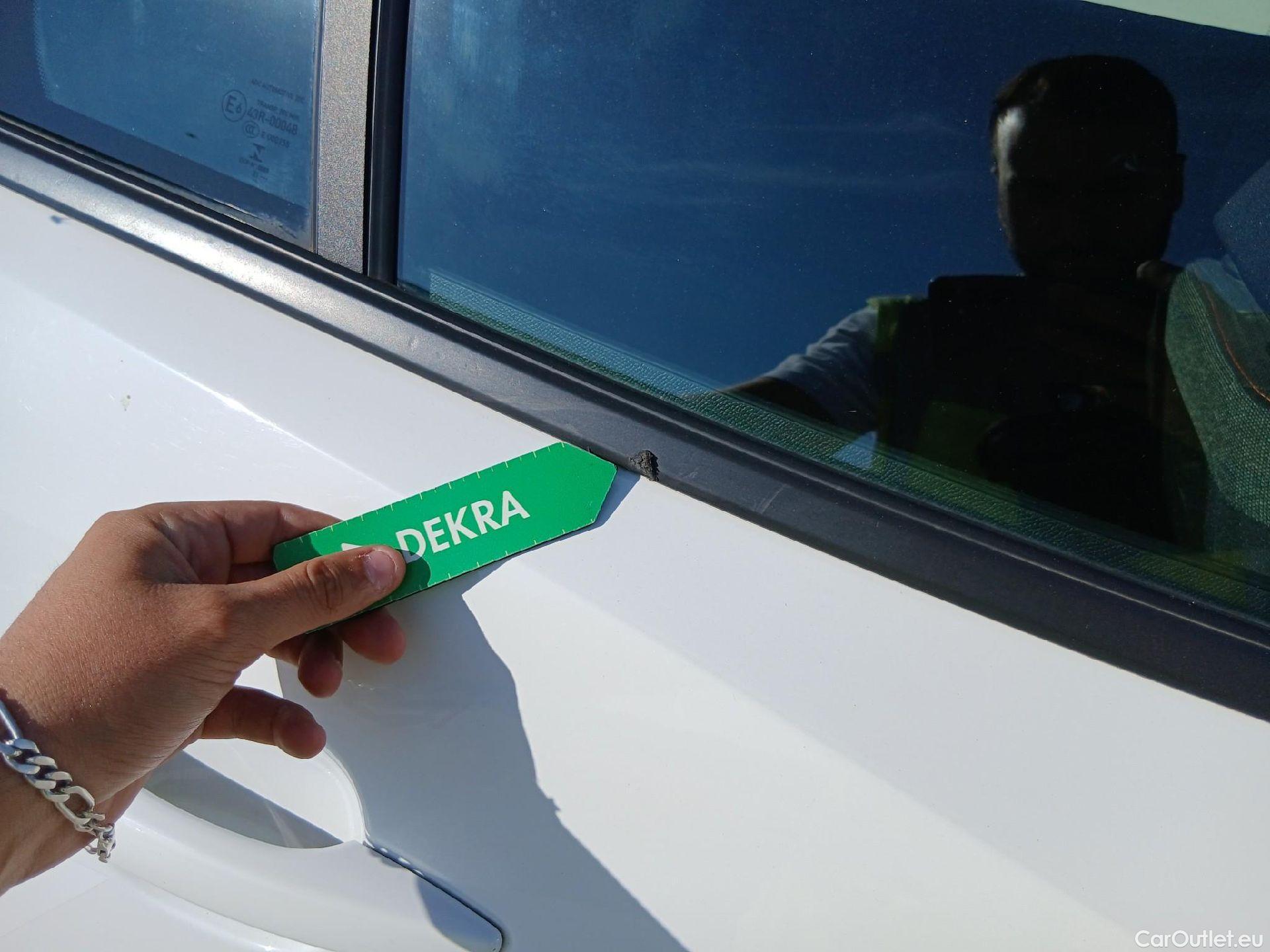  Peugeot  2008 PEUGEOT  / 2019 / 5P / todoterreno Active BlueHDI 81kW (110CV) #42