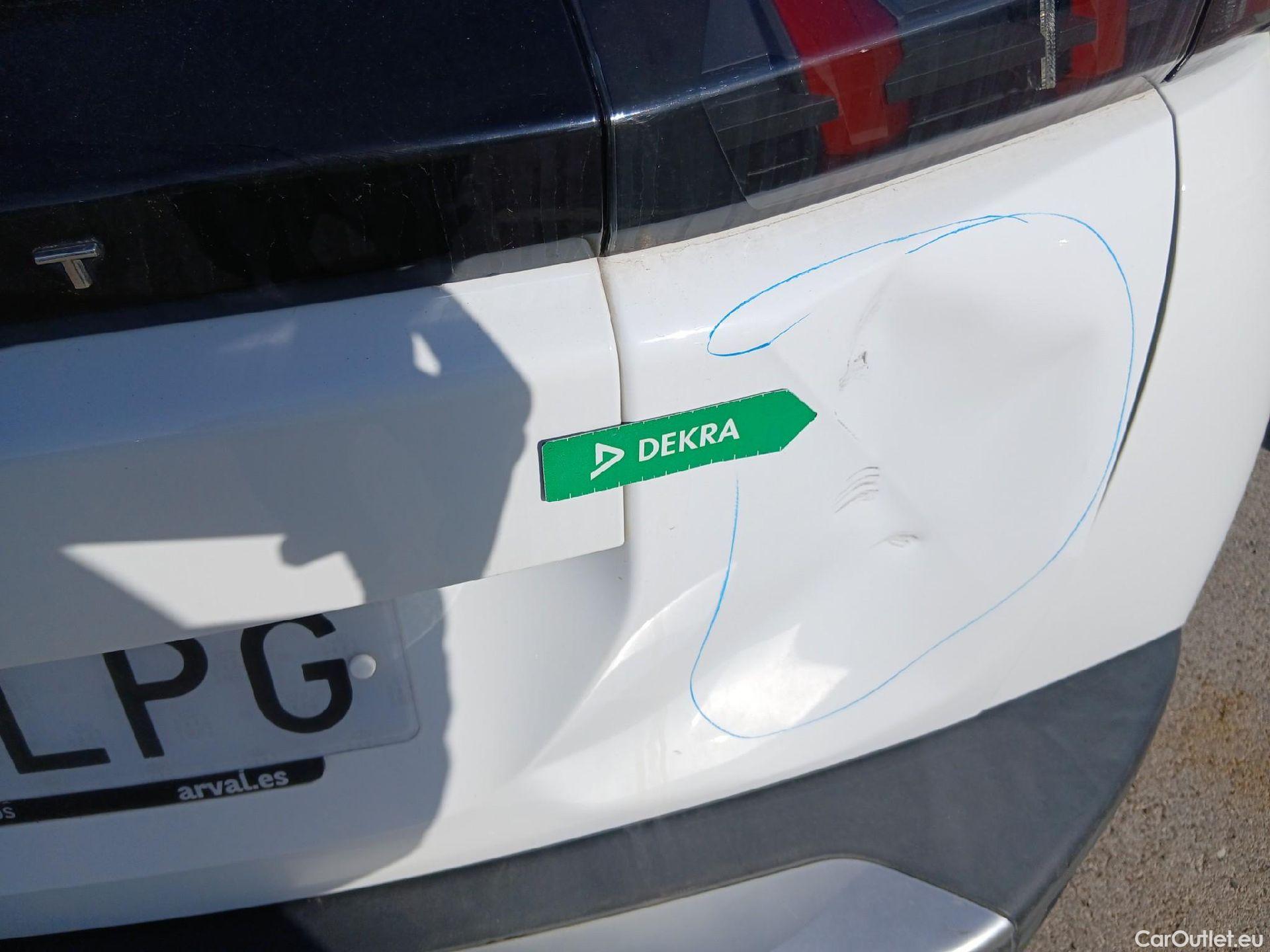  Peugeot  2008 PEUGEOT  / 2019 / 5P / todoterreno Allure Pack BlueHDI 81kW (110CV) (AC) #19