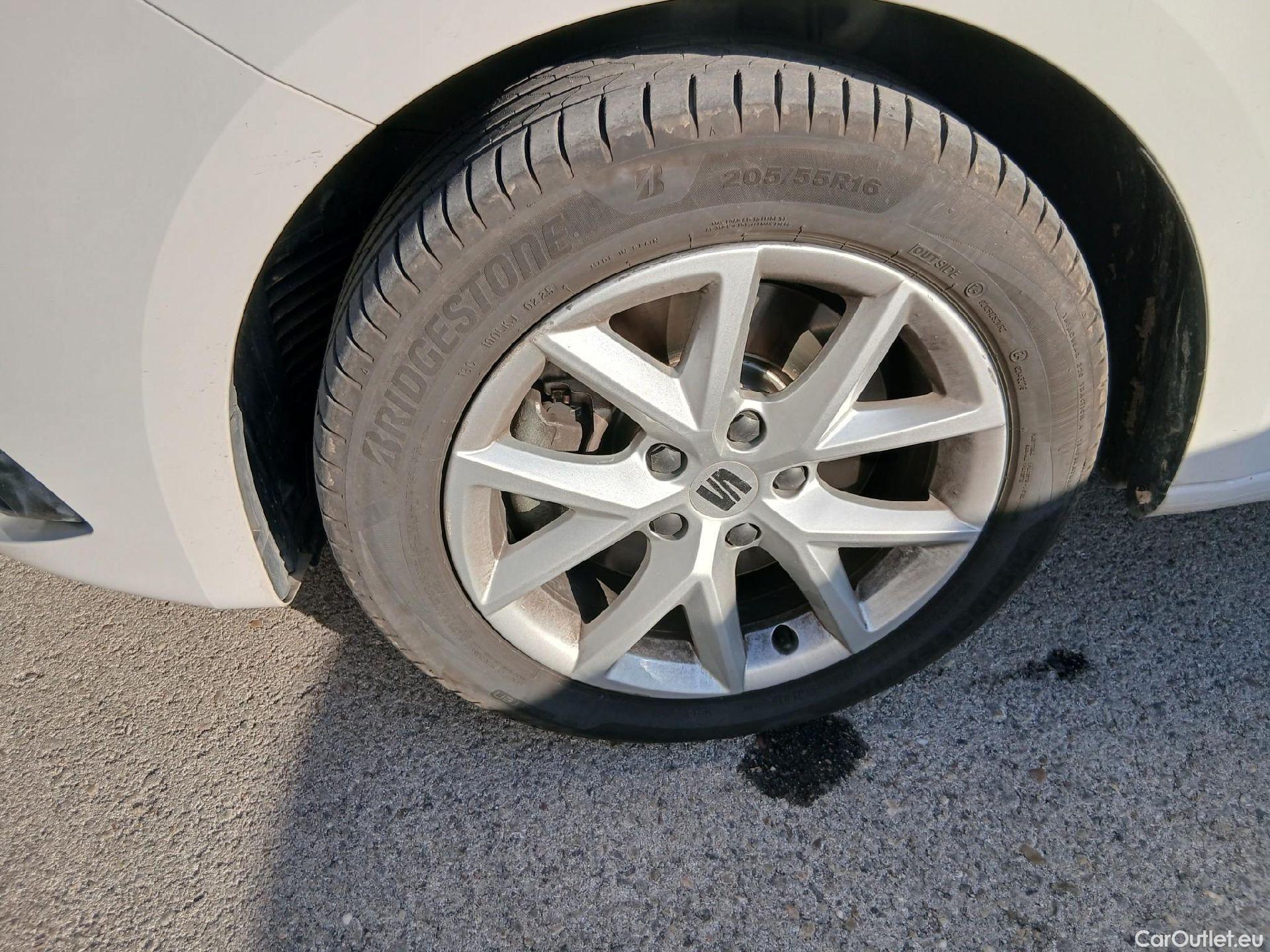  Seat  Leon SEAT Nuevo León / 2020 / 5P / familiar SP 2.0 TDI 85kW Style Go(SP) #4