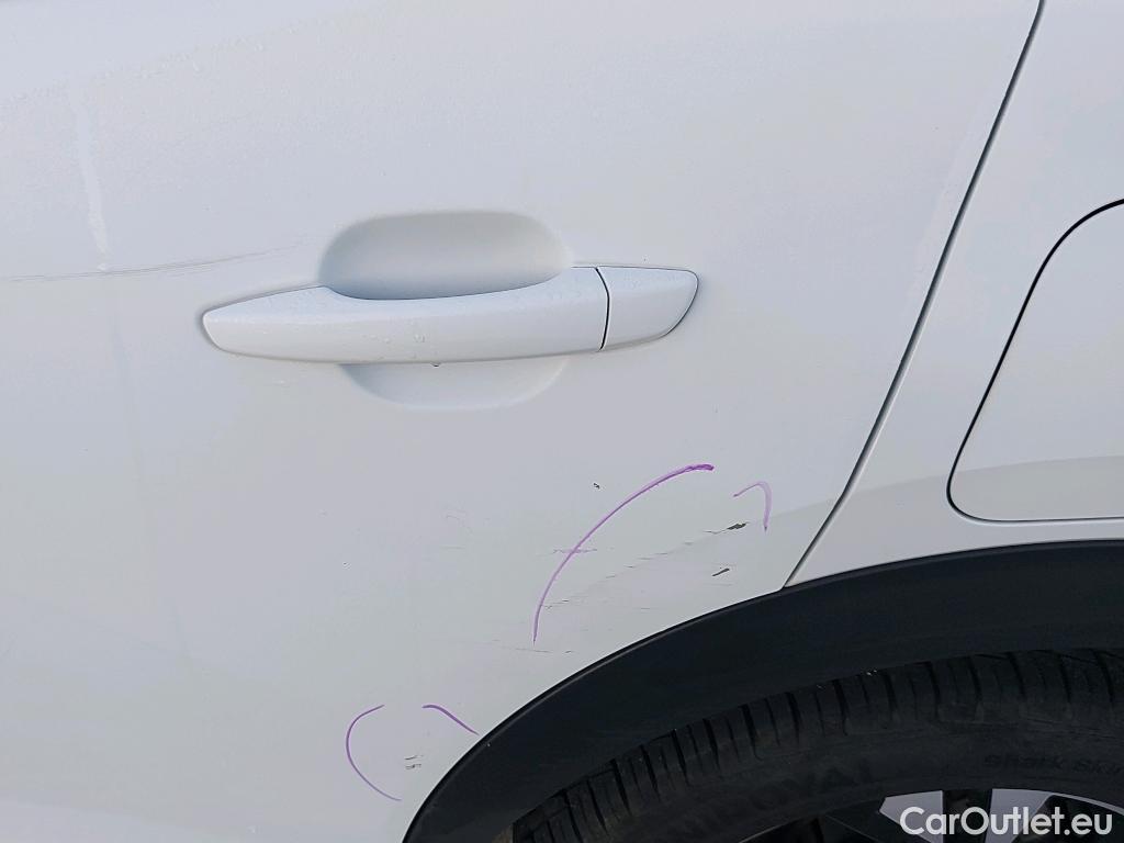  Peugeot  2008 PEUGEOT  / 2019 / 5P / todoterreno Allure Pack Puretech 130 S&S EAT8 (AC) #19