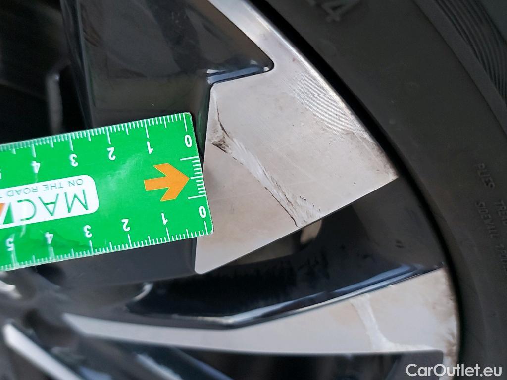  Peugeot  2008 PEUGEOT  / 2019 / 5P / todoterreno Allure Pack Puretech 130 S&S EAT8 (AC) #6