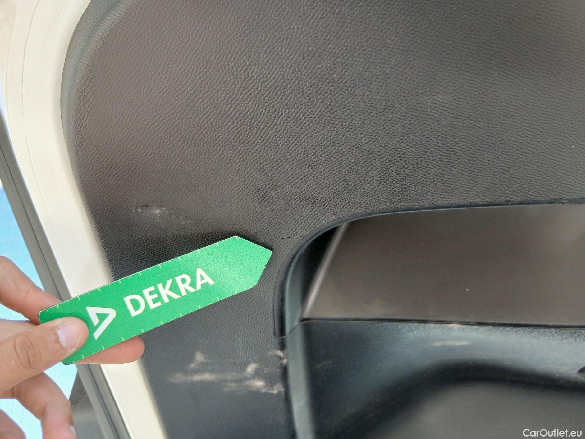  Peugeot  2008 PEUGEOT  / 2019 / 5P / todoterreno Active BlueHDI 81kW (110CV) #47