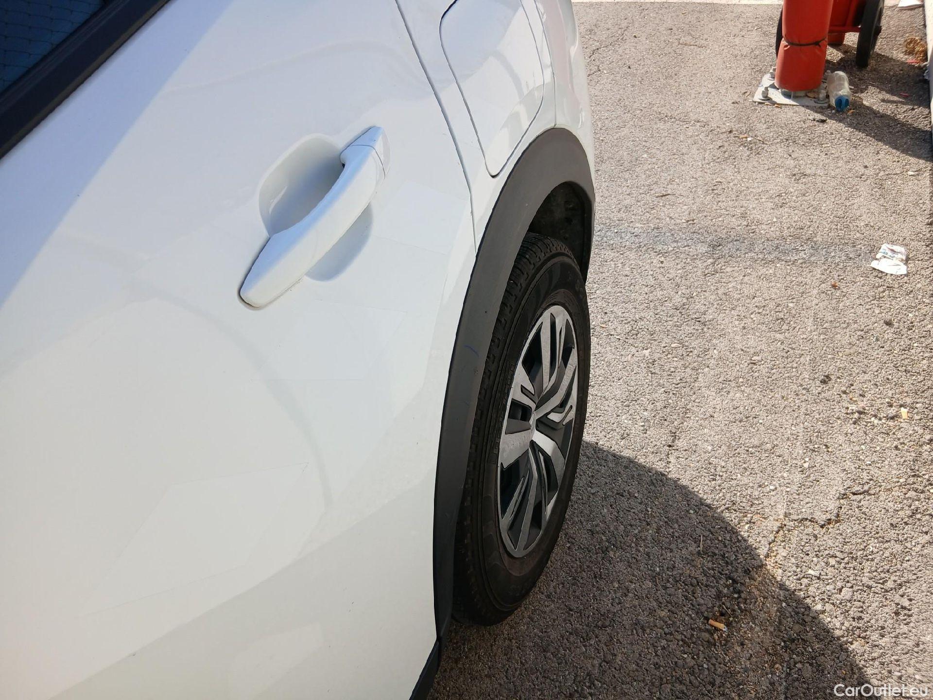  Peugeot  2008 PEUGEOT  / 2019 / 5P / todoterreno Active BlueHDI 81kW (110CV) #19