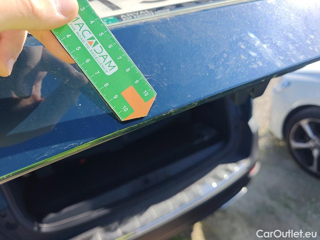  Peugeot  5008 PEUGEOT  / 2020 / 5P / todoterreno 1.5 BlueHDi 96kW S&S GT EAT8 #6