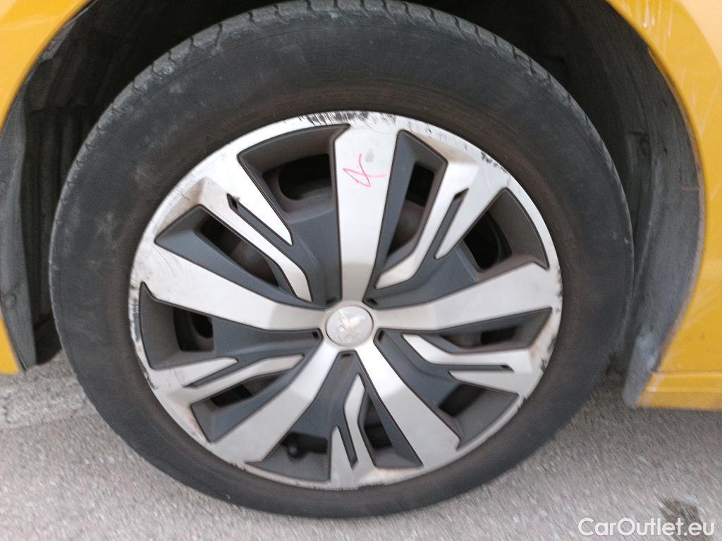  Peugeot  208 PEUGEOT  / 2019 / 5P / berlina con portón PureTech 73kW (100CV) Active #15