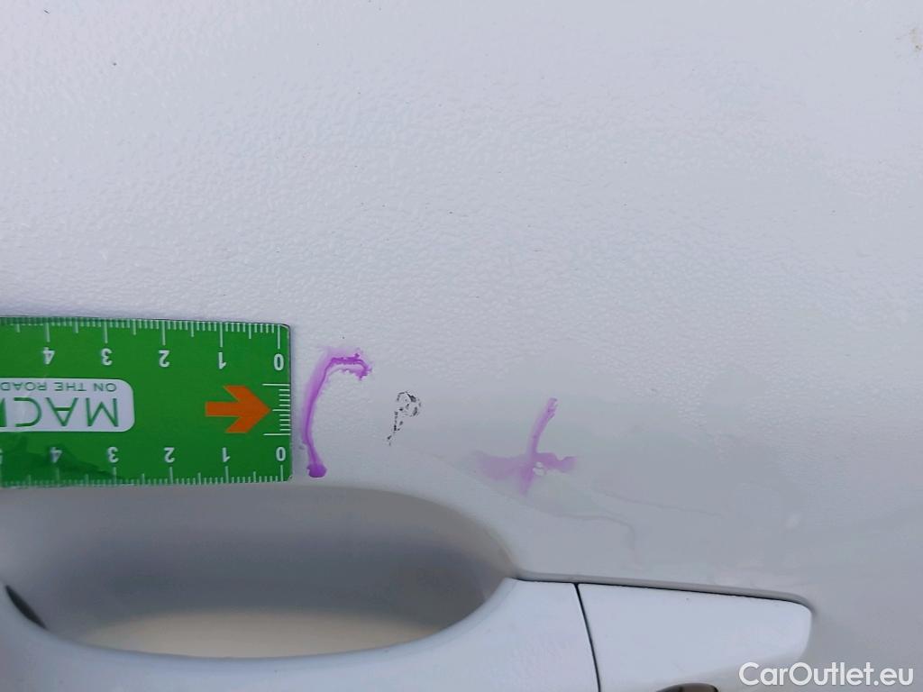  Peugeot  2008 PEUGEOT  / 2019 / 5P / todoterreno Allure Pack Puretech 130 S&S EAT8 (AC) #44