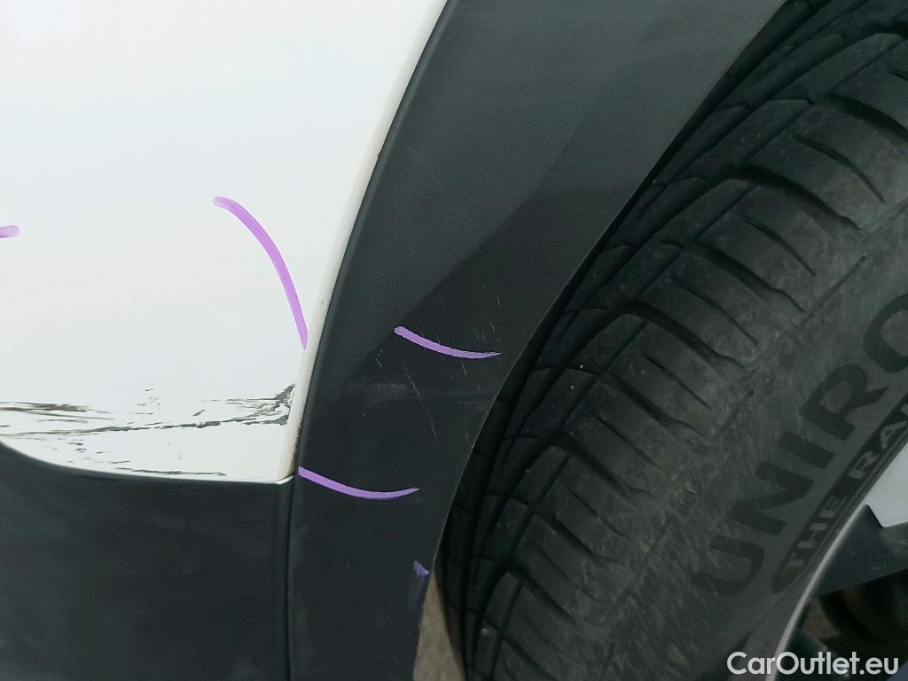  Peugeot  2008 PEUGEOT  / 2019 / 5P / todoterreno Allure Pack Puretech 130 S&S EAT8 (AC) #27