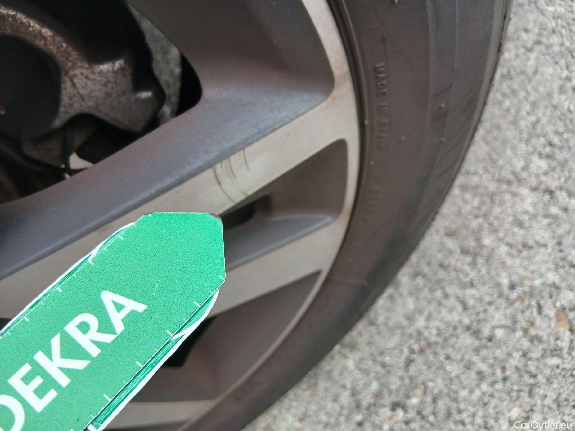  Peugeot  308 PEUGEOT  / 2017 / 5P / familiar SW Style BlueHDi 130 S&S #3