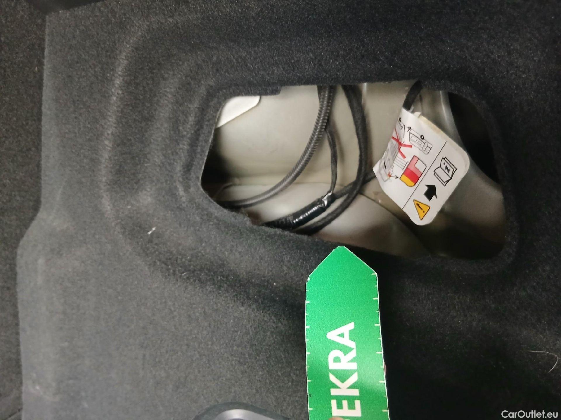  Opel  Corsa OPEL  / 2019 / 5P / berlina con portón 1.2T XHL 74kW (100CV) Edition #32