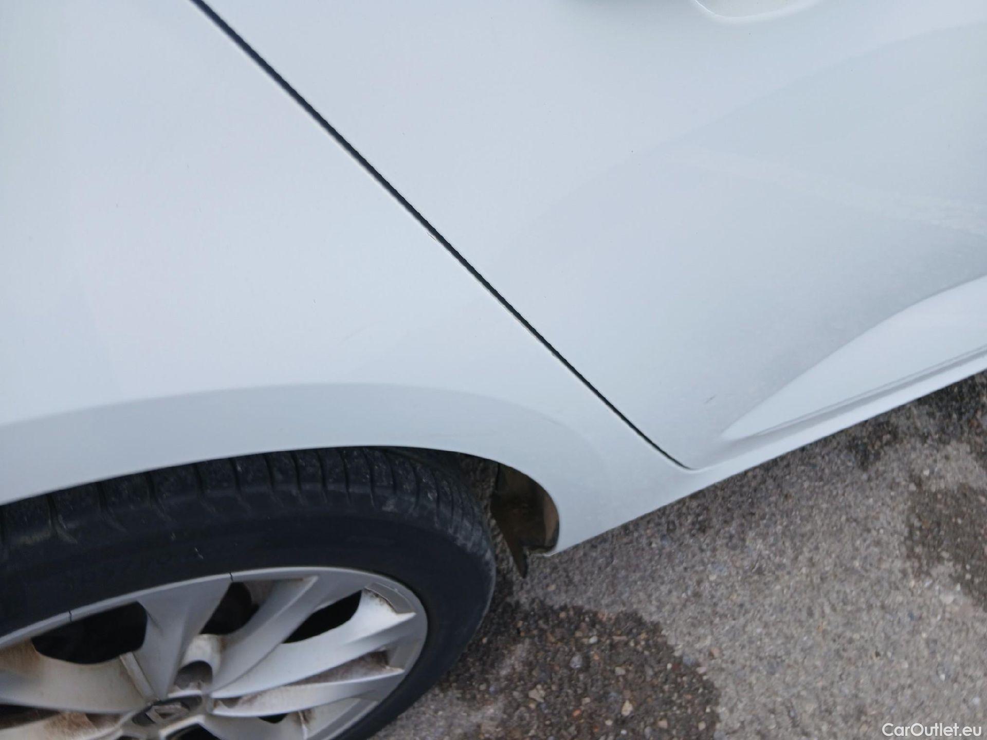  Renault  Megane RENAULT Mégane / 2015 / 5P / familiar S.T. Zen Tce GPF 103 kW (140CV) EDC -18 #16