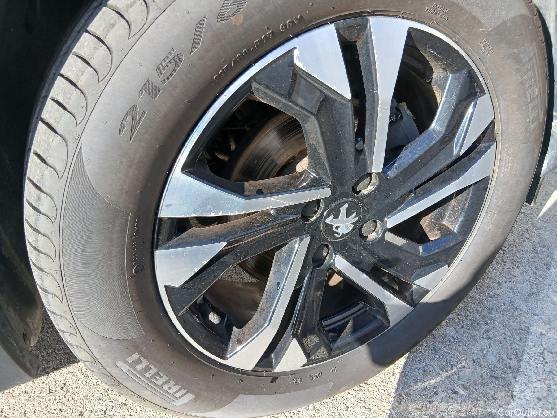  Peugeot  2008 PEUGEOT  / 2019 / 5P / todoterreno Allure Pack BlueHDI 81kW (110CV) (AC) #30