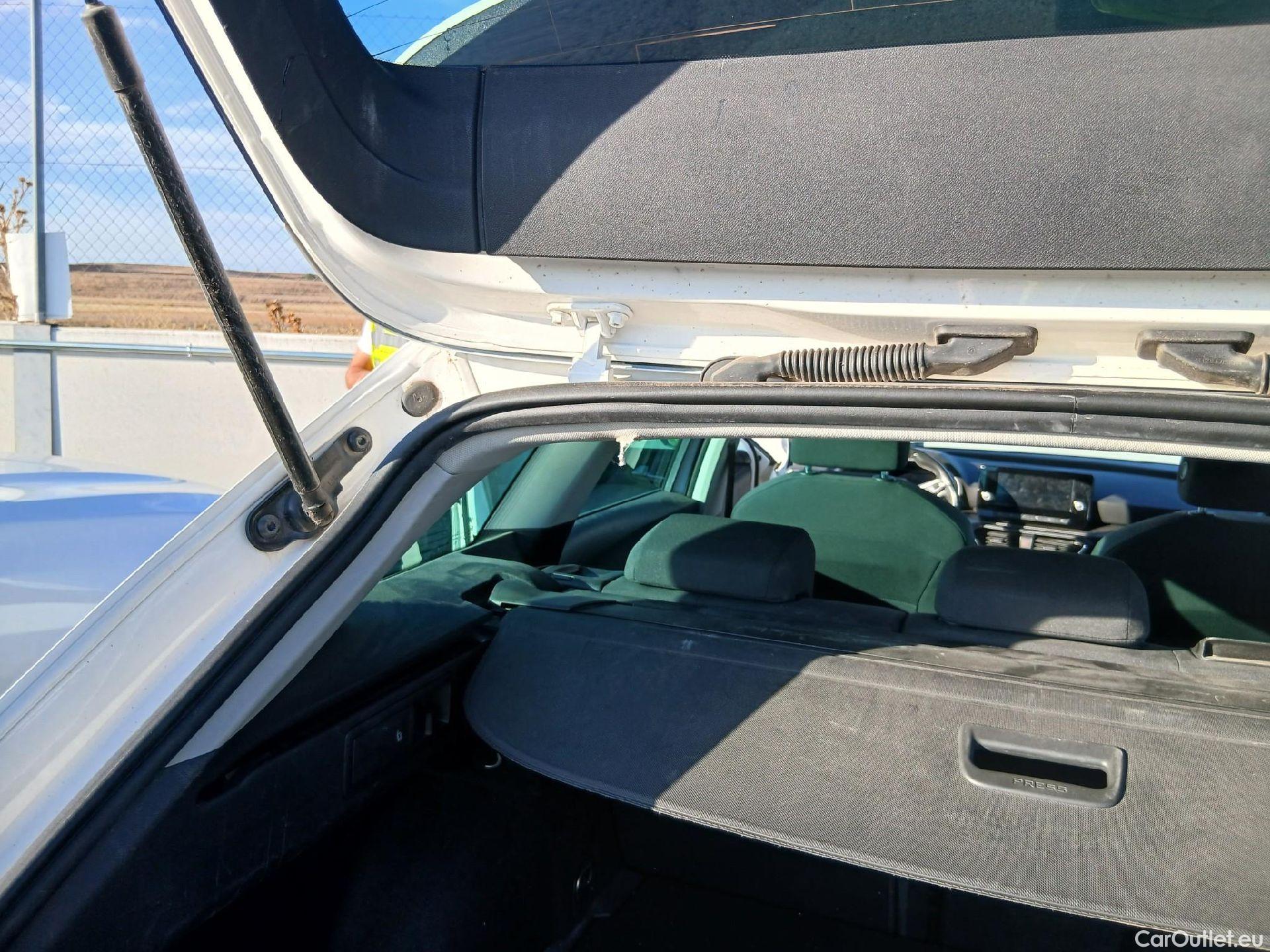  Seat  Leon SEAT Nuevo León / 2020 / 5P / familiar SP 2.0 TDI 85kW Style Go(SP) #25