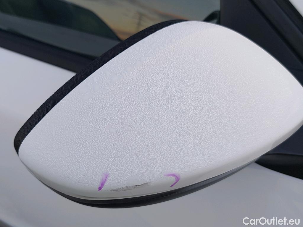  Peugeot  2008 PEUGEOT  / 2019 / 5P / todoterreno Allure Pack Puretech 130 S&S EAT8 (AC) #33